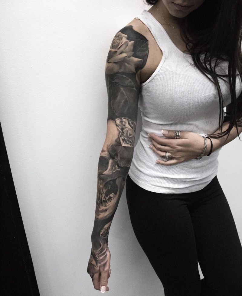 black and gray sleeve