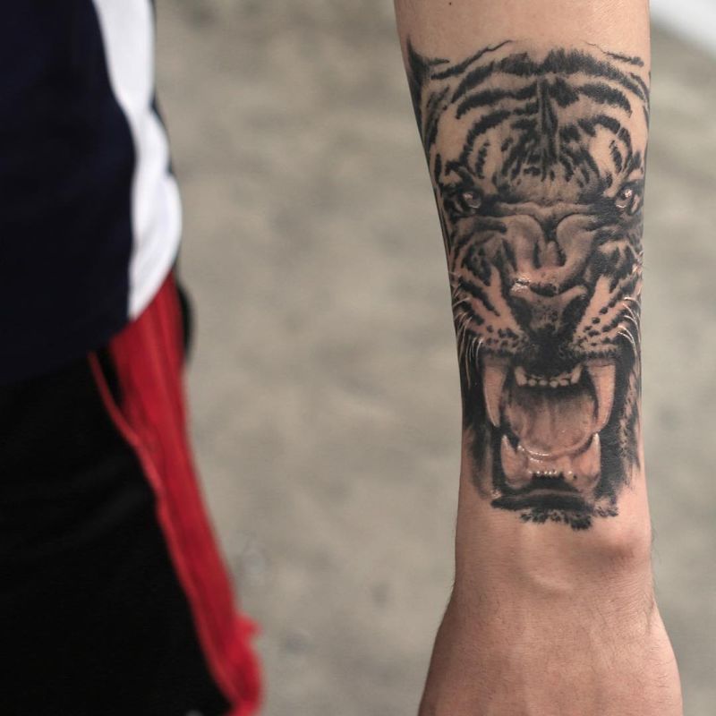black and grey tiger tattoo 