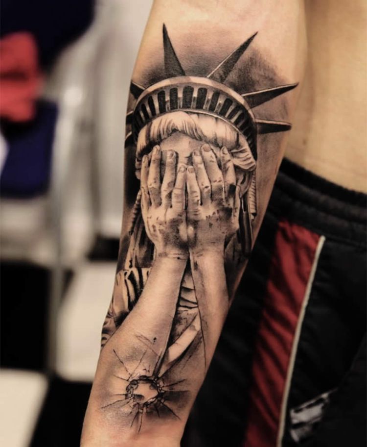 31 Statue of Liberty Tattoo Designs  A Tribute to the Iconic Lady of  Liberty  Psycho Tats