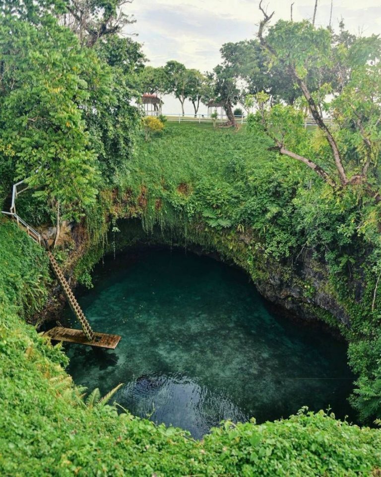 10 Spectacular Swimming Holes Around The World - KickAss Things