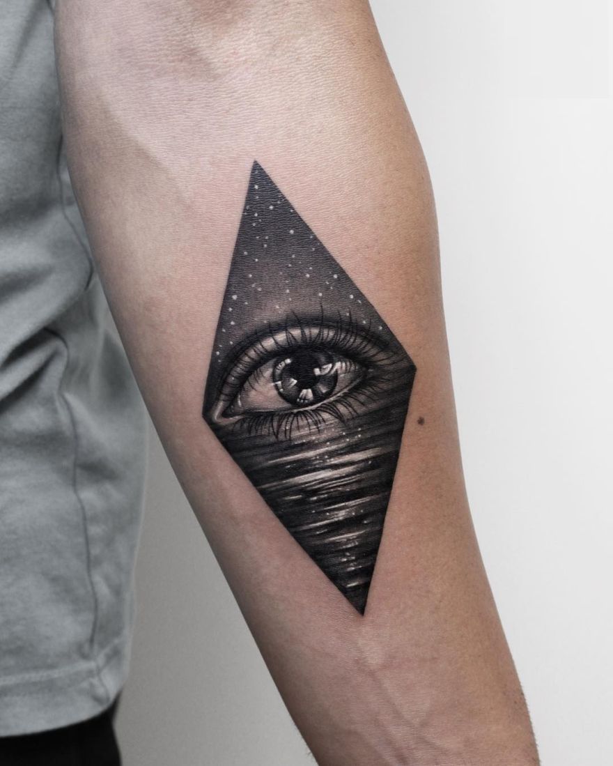 blackwork tattoo