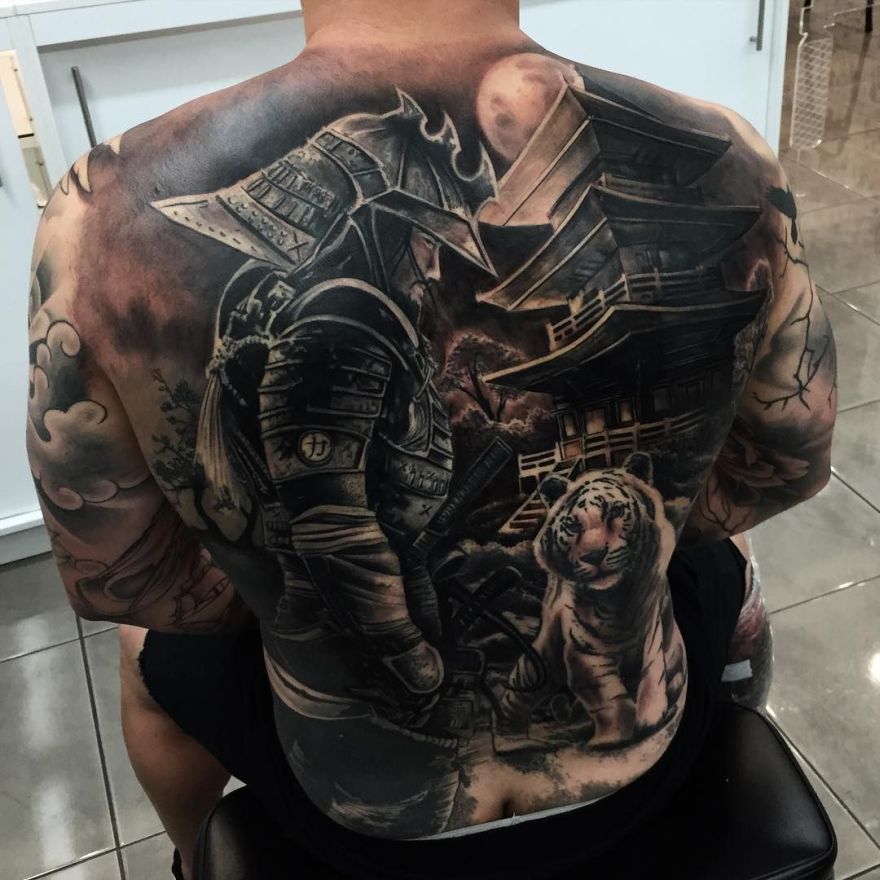 hyper realistic back tattoos