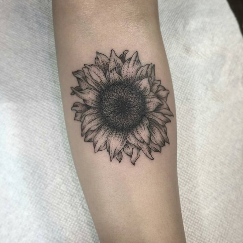 sunflowerbobbiprimitivetattoobesttattooperthinktattoosudioblack andgreyrealismrealisticrosefaceclockhands  Primitive Tattoo