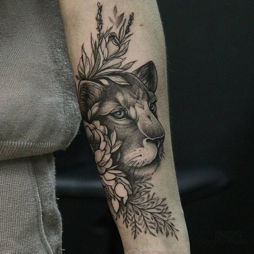 1866 Tattoo Lion Flowers Images Stock Photos  Vectors  Shutterstock