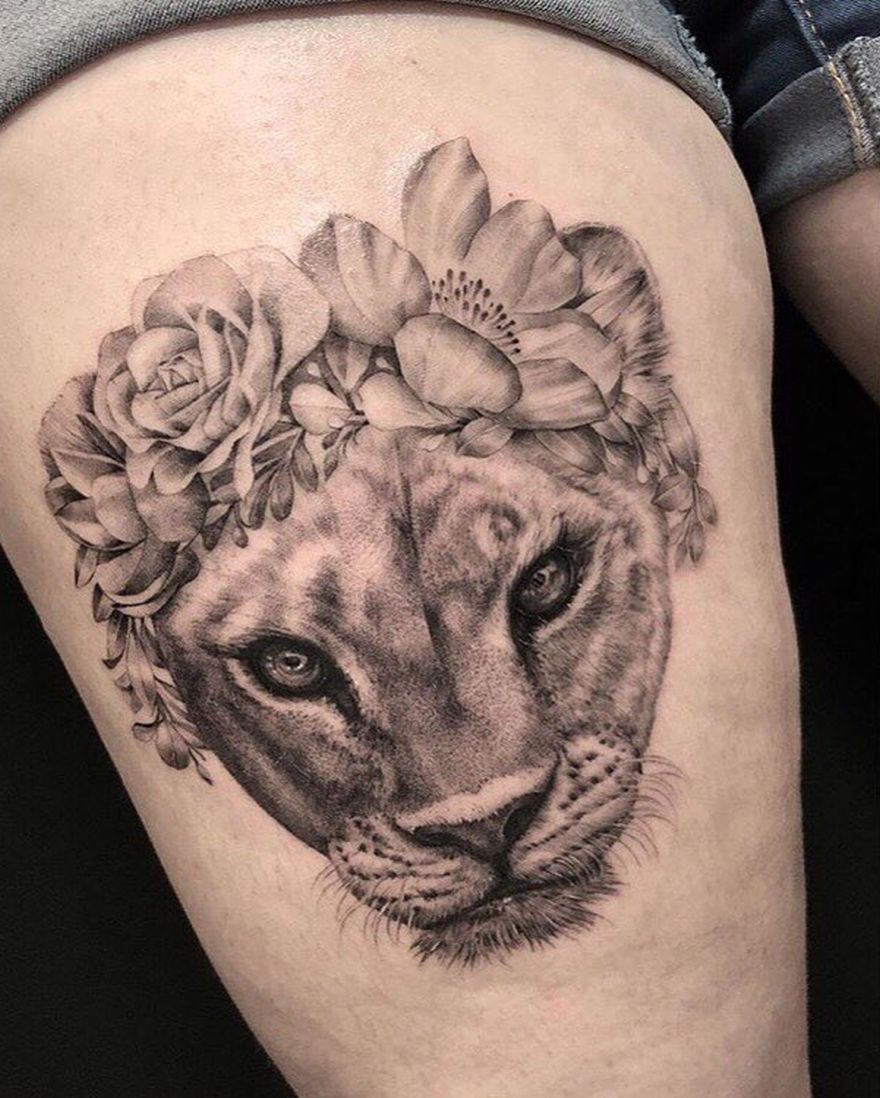 Tattoo feminina in 2022 | Lion tattoo, Lioness tattoo, Female lion tattoo | Lion  tattoo, Lion head tattoos, Animal tattoos
