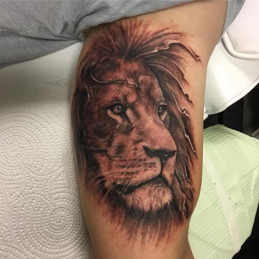 Lewis Hamilton unveils giant new African lion tattoo on his - Driven Car  Guide