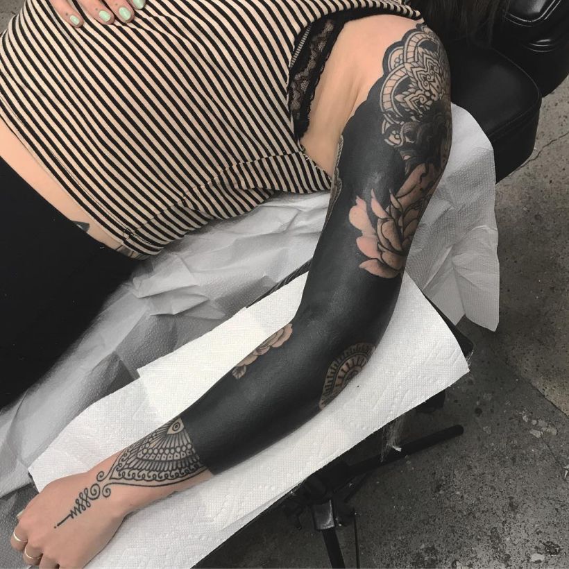 15 Breathtakingly Beautiful Pictures of Blackout Tattoos  Stuff We Love   TLCcom