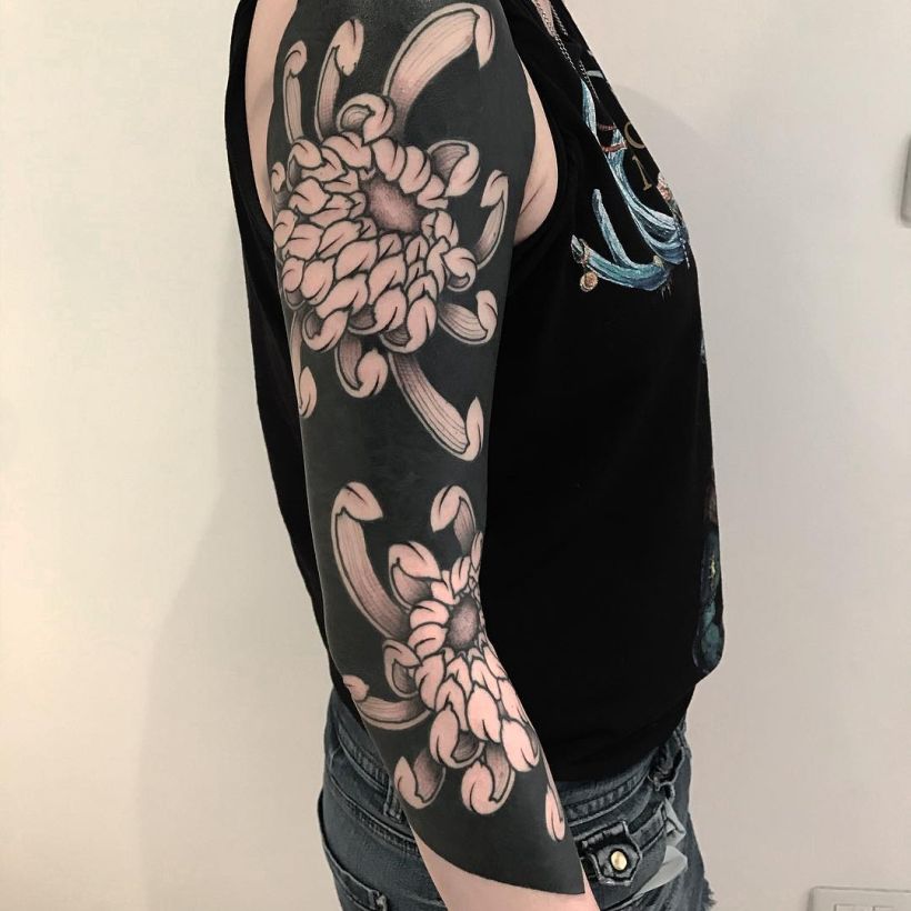 Comments to article An Artist Covers Her Clients With Blackout Floral  Tattoos That Look Like Fancy Clothing  Bright Side