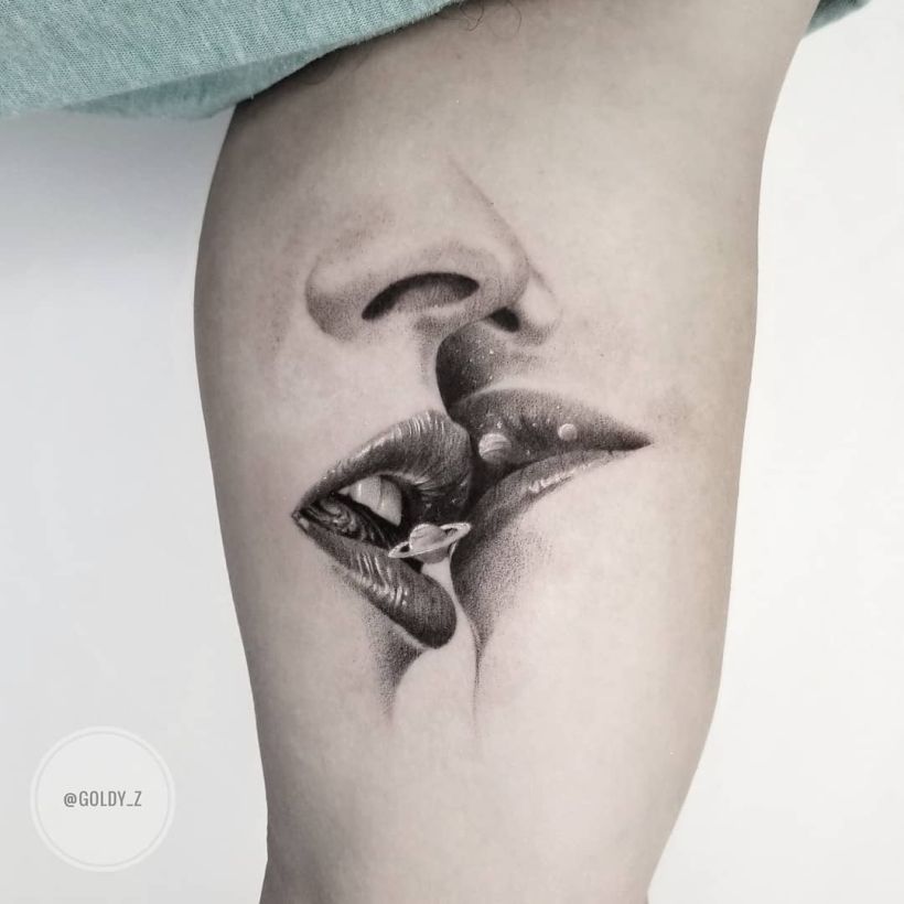 jaw-dropping kiss tattoo