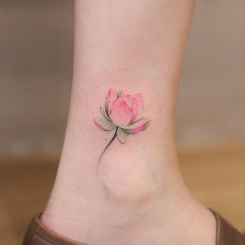 minimalist floral tattoos 