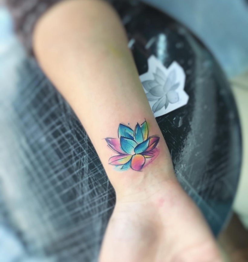 Watercolor Lotus Flower On Girls Thigh